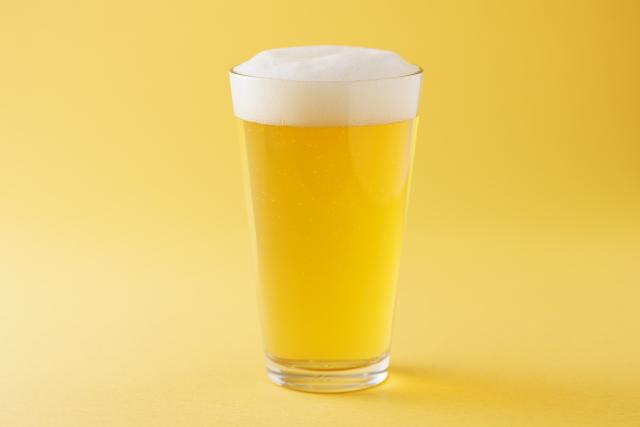 写真：グラスに入ったビール